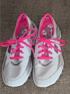 Skechers Golf Shoe with Bright Pink Accents